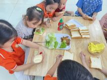 Thật hạnh phúc khi nhìn thấy các bé hào hứng và ăn rất ngon lành món ăn tự tay mình làm. Bố mẹ cùng nhìn lại những khoảnh khắc đáng yêu của các bé lớp MGL TEAM A2 #Trường_MNCD2 trong buổi trải nghiệm này nhé!