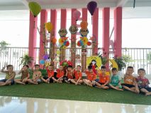Cô giáo gửi các mẹ hình chàng cuội và hằng nga xinh gái của team A2 nhé . Các cô chúc các bé luôn mạnh khoẻ ngoan ngoãn nghe lời cô giáo và ông bà bố mẹ nhé .