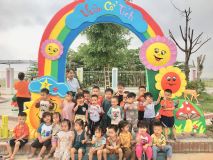 Các bé lớp C1 thăm quan vườn cổ tích