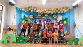 Lớp A3 biểu diễn văn nghệ chào mừng ngày 8.3