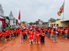 HOẠT ĐỘNG TRẢI NGHIỆM Ý NGHĨA  TẠI ĐÌNH LÀNG ÁNG PHAO LỚP B2