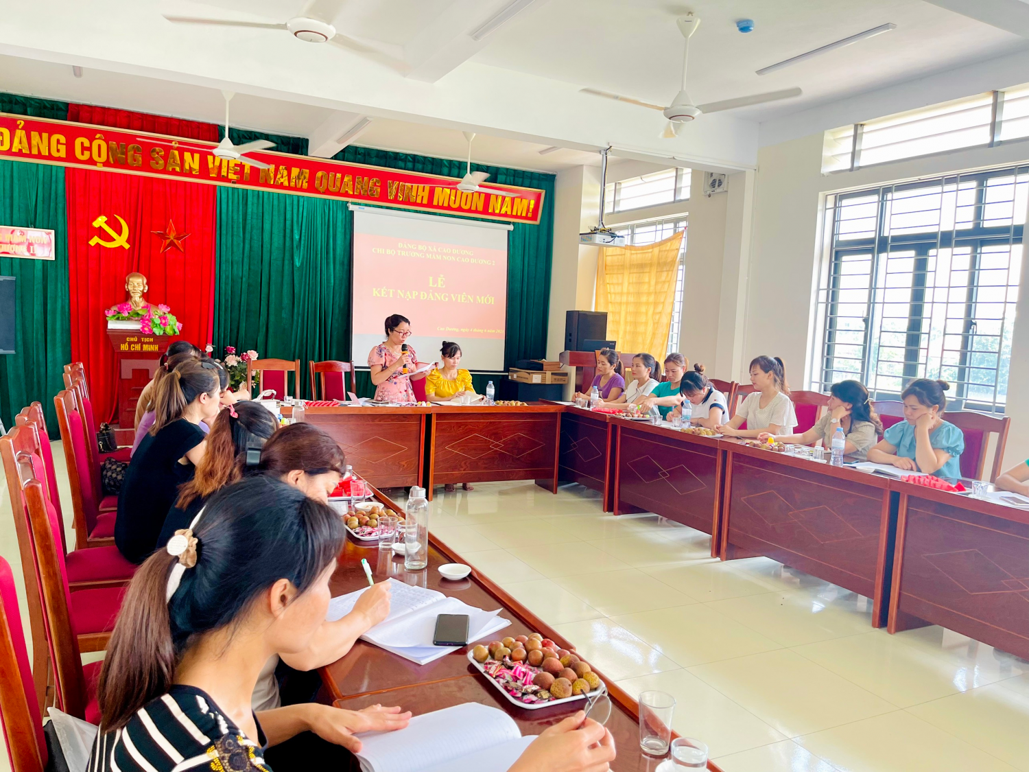 Lễ kết nạp đảng viên mới